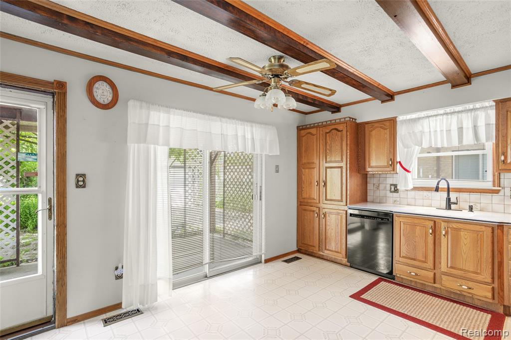 31792 Lafler Drive, Rockwood, MI — Photo 11