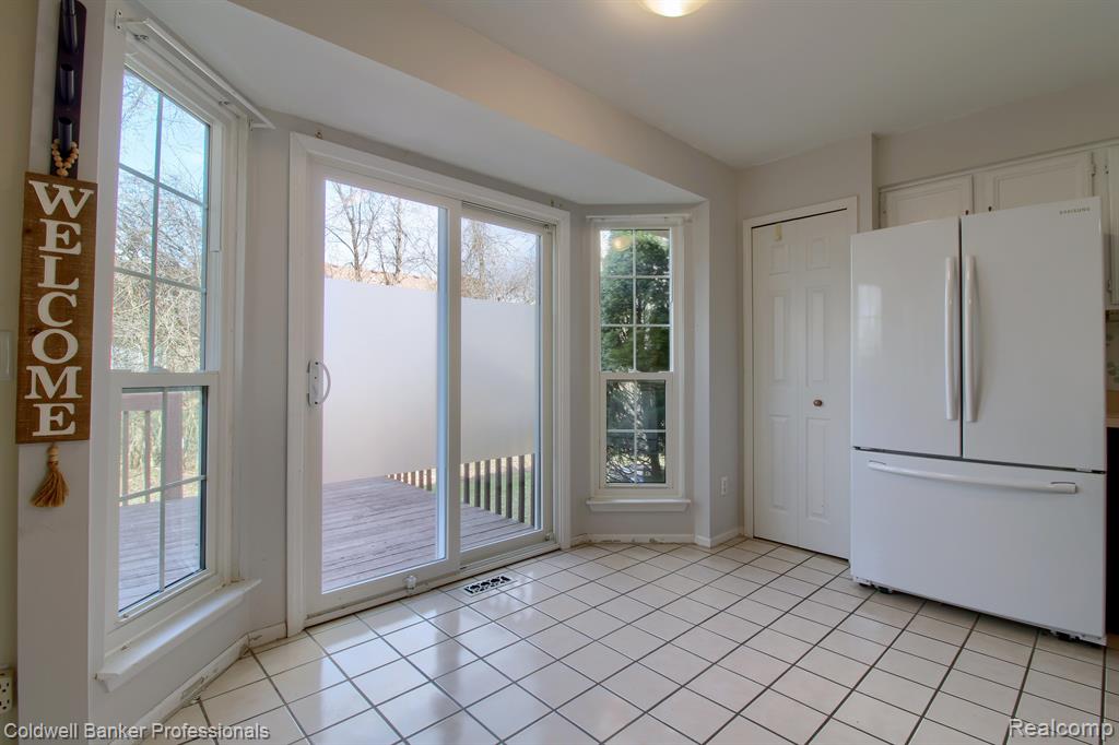 43697 YORKVILLE, Canton, MI 48188 — Photo 11