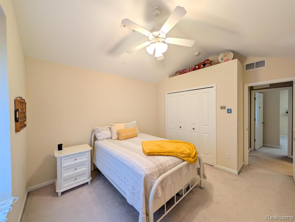 5441 Meadow Creek Court, Flint, MI 48532 — Photo 32