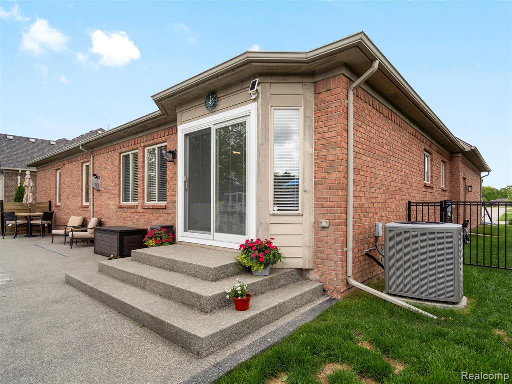 45877 ANDREW Drive, Macomb, MI 48044 — Photo 38