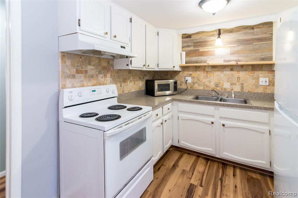 61047 Heritage Blvd, South Lyon, MI 48178 — Photo 10