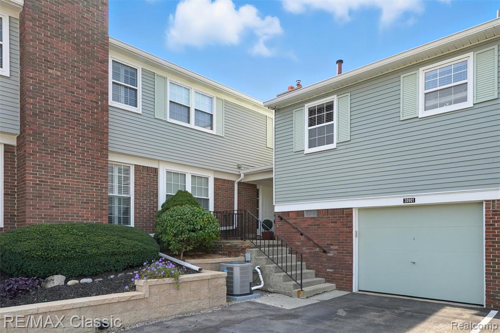 20903 W Glen Haven Circle, Novi, MI 48167 — Photo 2