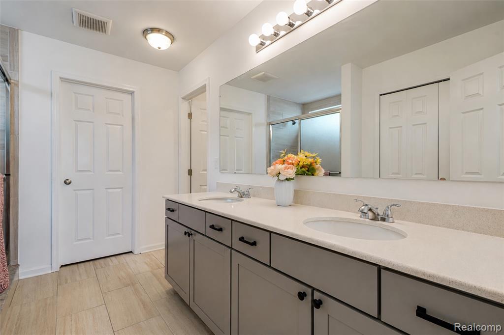 51172 Quaker Lane, Canton, MI 48187 — Photo 27