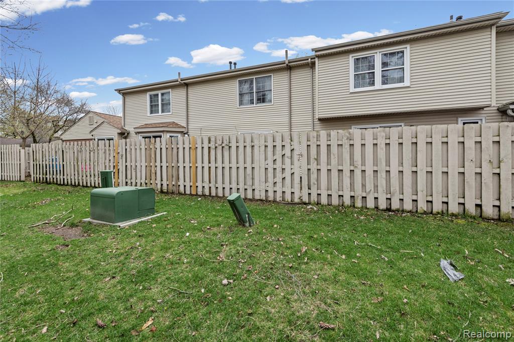 24762 Bashian Drive, Novi, MI — Photo 24
