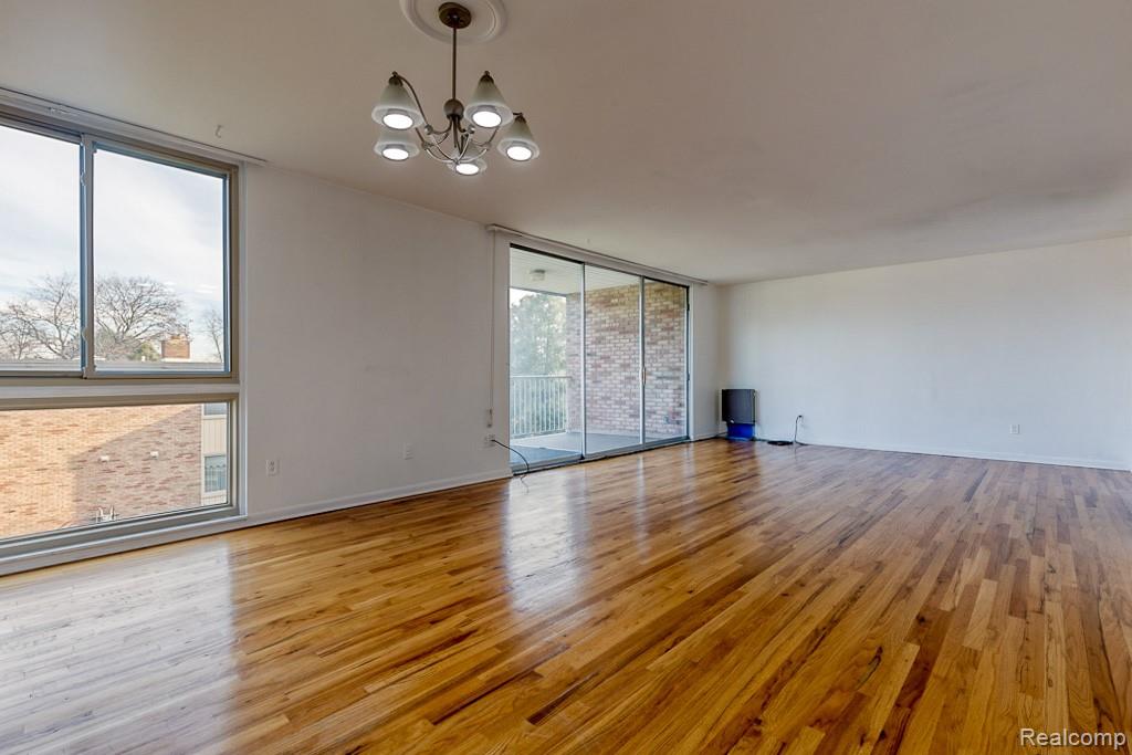 4047 W MAPLE Road, Bloomfield Hills, MI — Photo 10