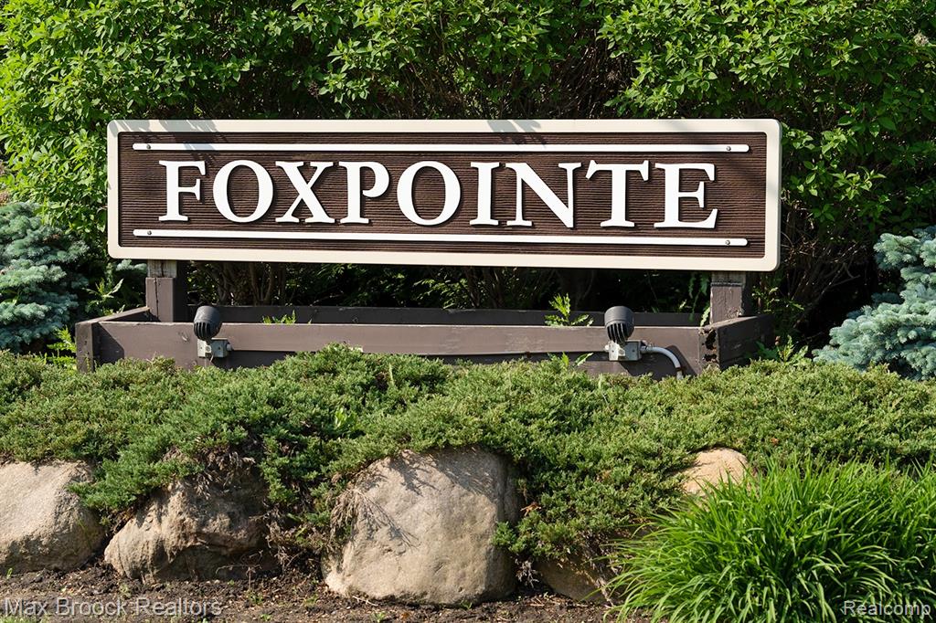 4013 Foxpointe Drive, West Bloomfield, MI 48323 — Photo 33