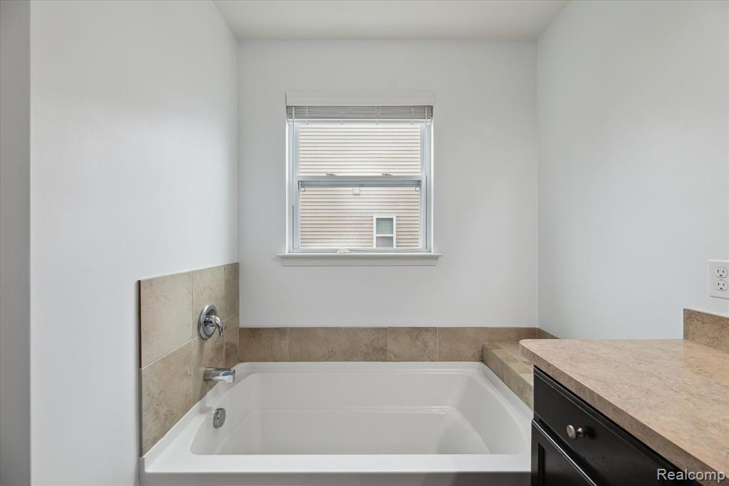 1115 PADDOCK Drive, South Lyon, MI 48178 — Photo 32