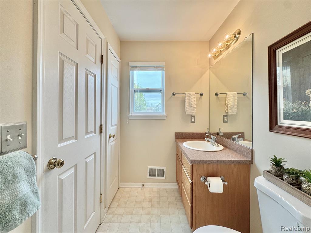 6349 Kings Court, Flushing, MI 48433 — Photo 22