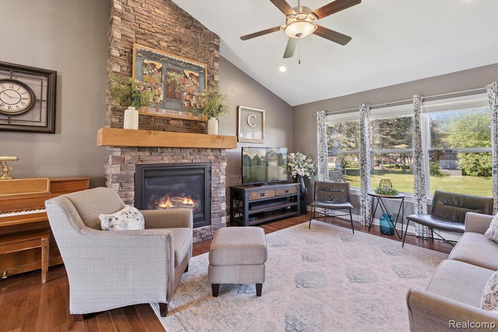7056 Glenmeadow Court, Grand Blanc, MI 48439 — Photo 3