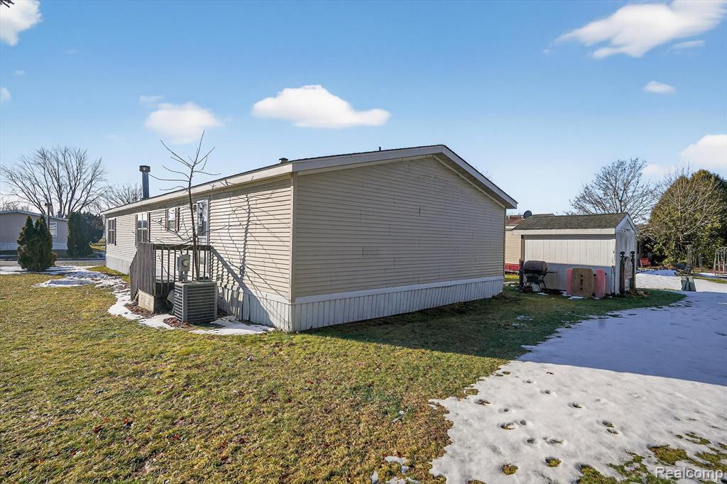 3612 Hawthorne St, Clarkston, MI 48348 — Photo 31