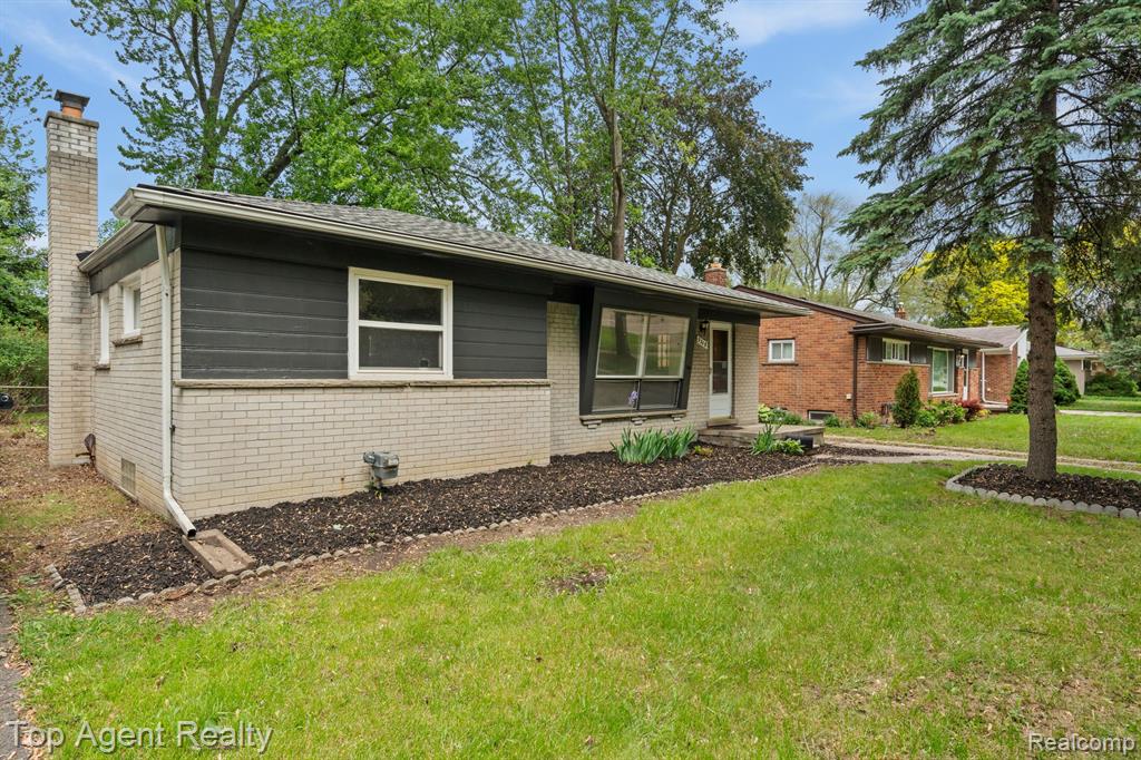 9319 MERRIMAN Road, Livonia, MI 48150 — Photo 4