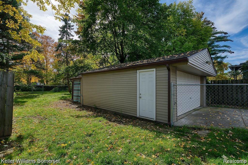 861 W LEWISTON Avenue, Ferndale, MI 48220 — Photo 17