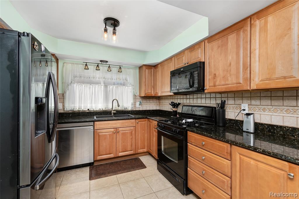 44080 Harsdale Drive, Canton, MI 48187 — Photo 7