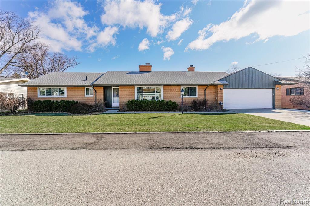 1293 BRAMBLES Drive, Waterford, MI 48328