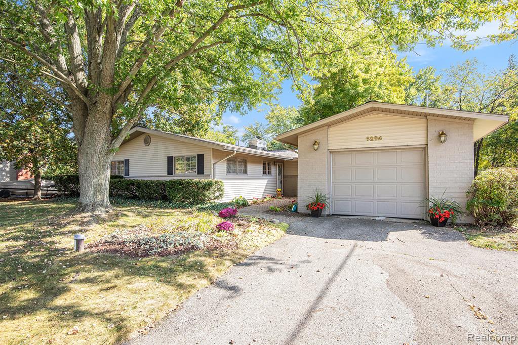 6284 Westview Drive, Grand Blanc, MI 48439 — Photo 3