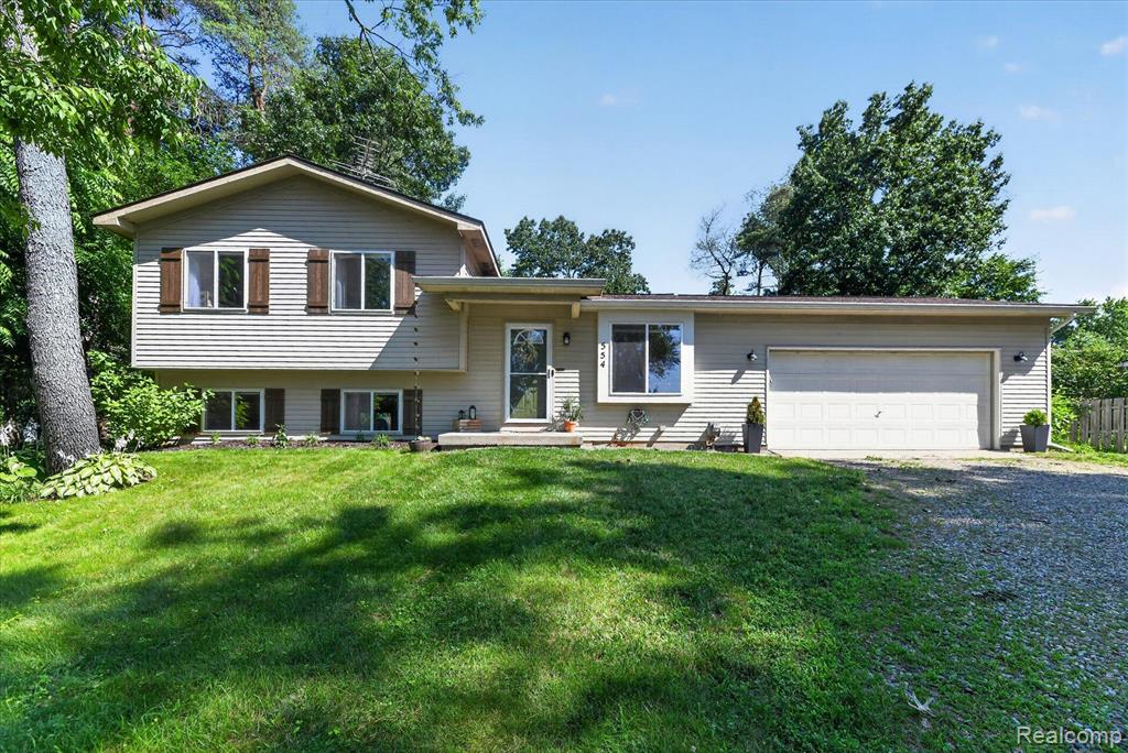 554 Bluewater Drive, Holly, MI 48442 — Photo 2