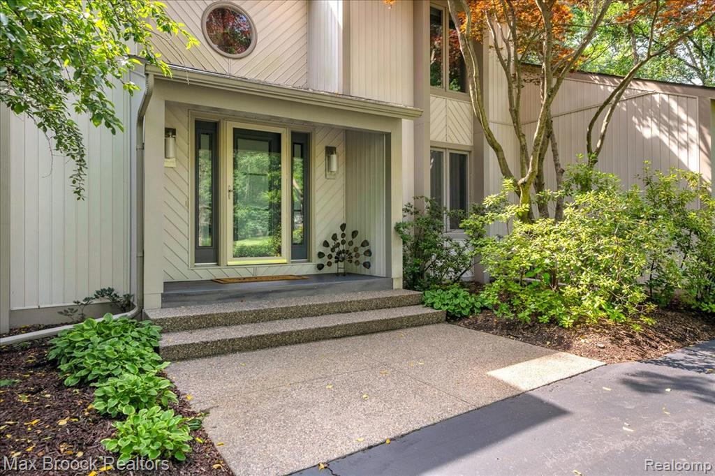 7015 Scenic Ridge Drive, Clarkston, MI — Photo 3