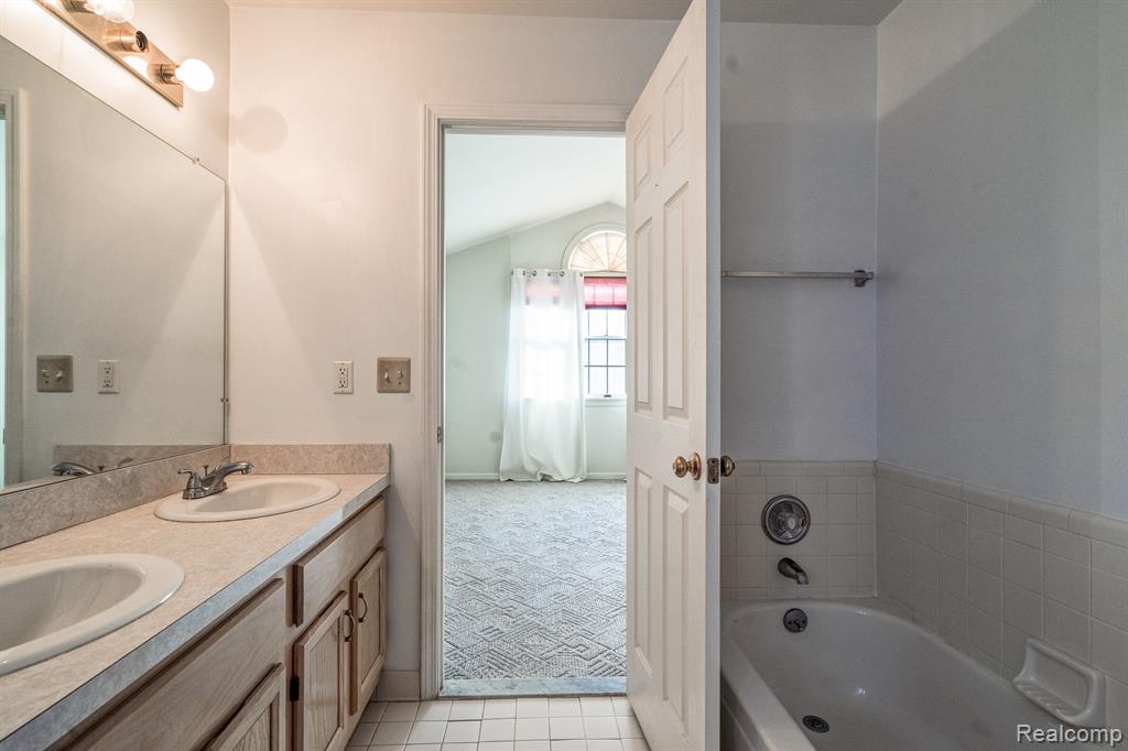 45293 HORSESHOE Circle, Canton, MI 48187 — Photo 47