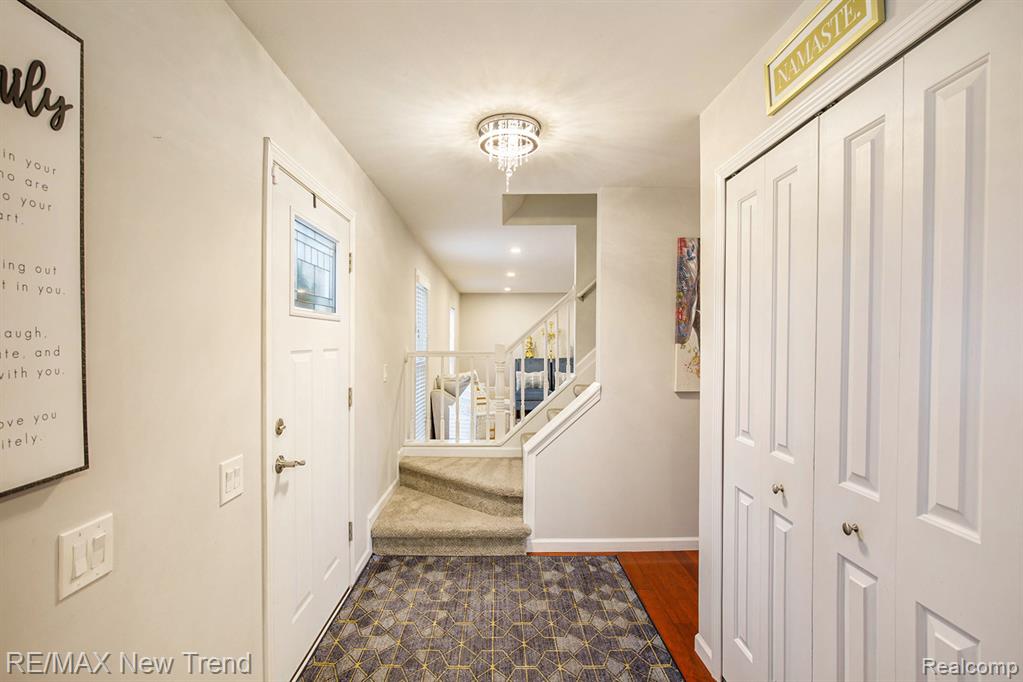 5748 Kingsfield Drive, West Bloomfield, MI — Photo 7