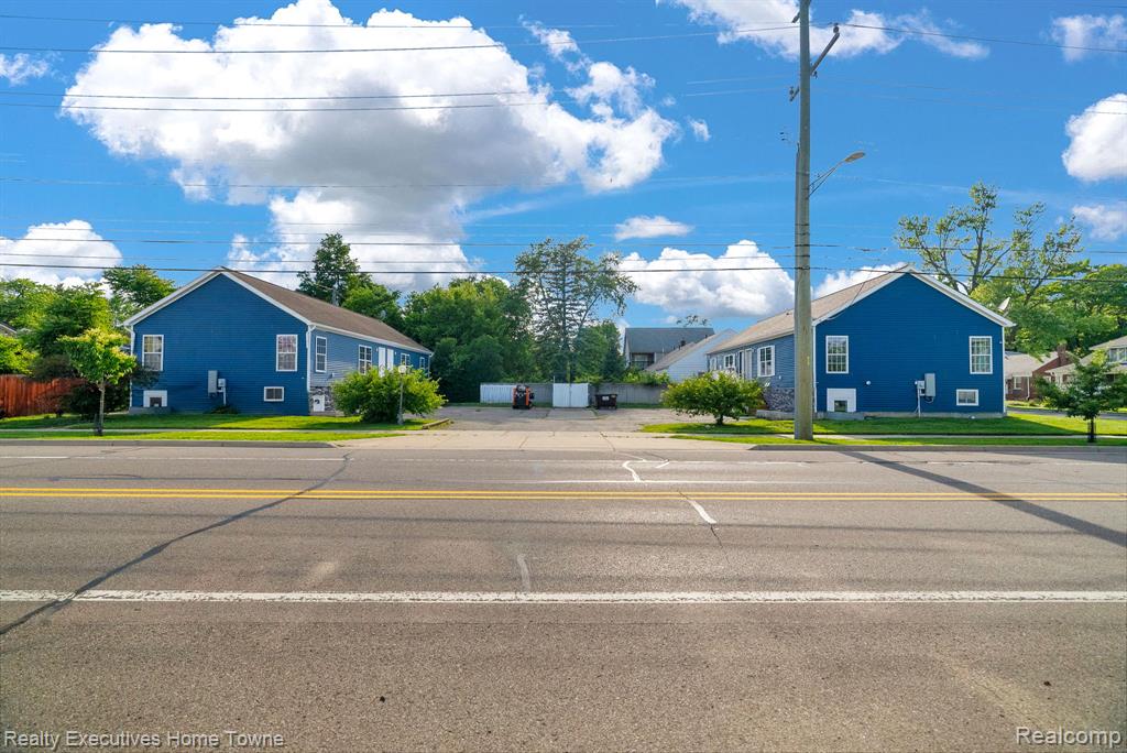 415 Hilton Road, Ferndale, MI 48220 — front exterior