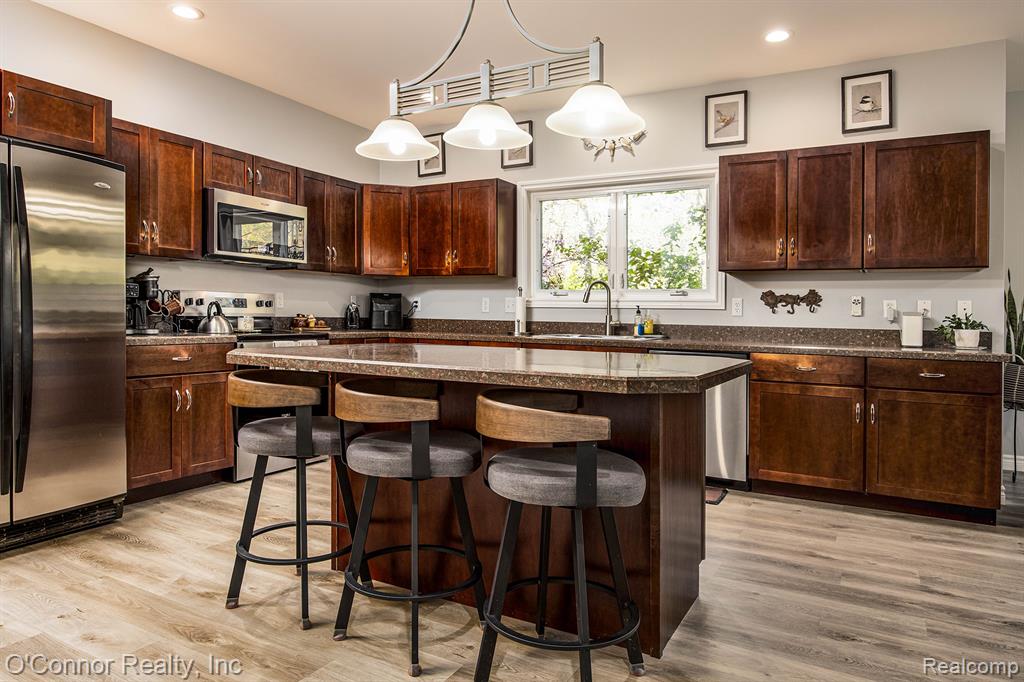 910 Hunter Court, Marysville, MI 48040 — Photo 13