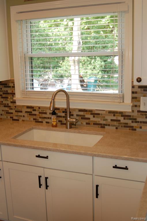 16911 WHITE HAVEN Drive, Northville, MI 48168 — Photo 10