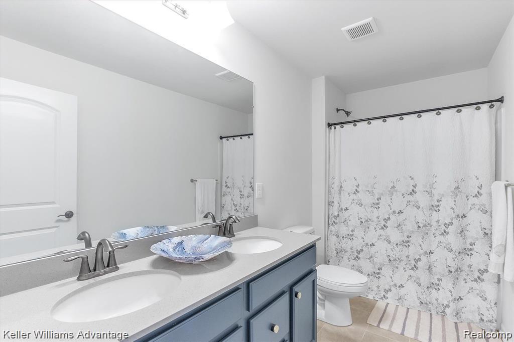 48389 Fieldstone Drive, Northville, MI — Photo 18