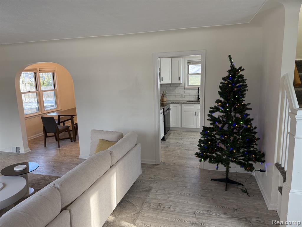 904 N REMBRANDT Avenue, Royal Oak, MI 48067 — Photo 6