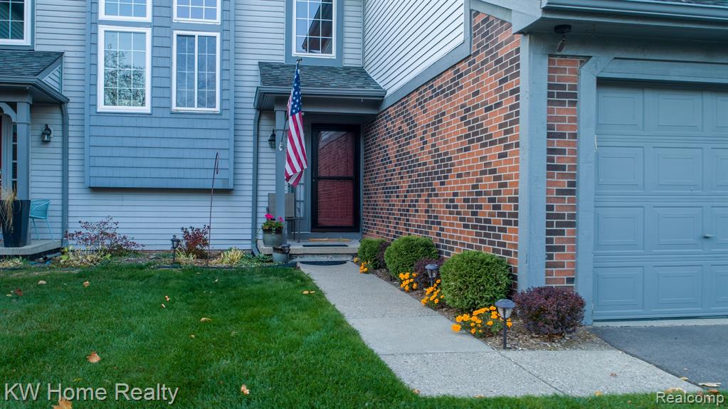 606 WINWOOD Circle, Walled Lake, MI 48390 — Photo 2