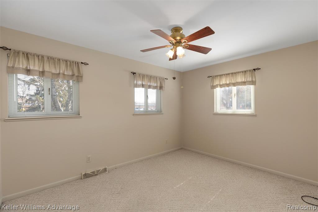 4652 Parker Street, Dearborn Heights, MI 48125 — Photo 13