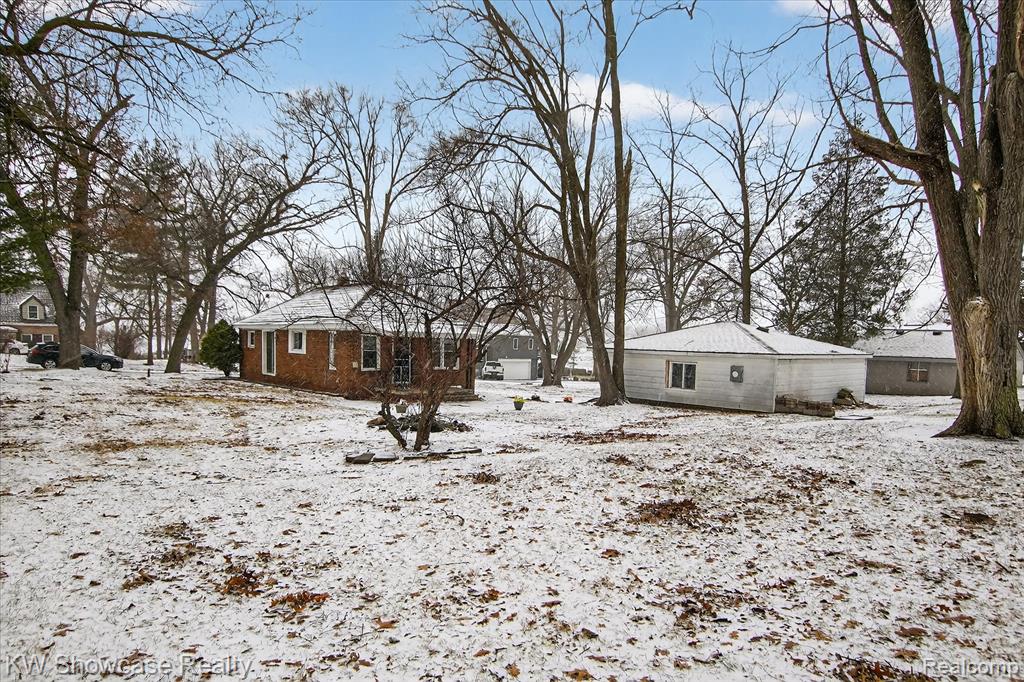 1860 Ladd Road, Wolverine Lake, MI 48390 — Photo 33