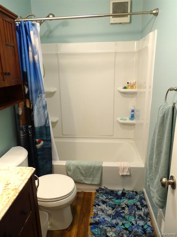 5232 GREENLEAF Drive, Swartz Creek, MI 48473 — Photo 7