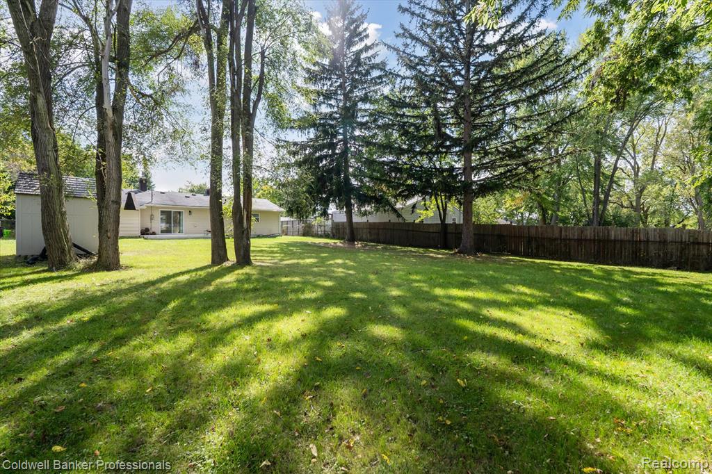 6314 Woodsdale Drive, Grand Blanc, MI 48439 — Photo 35