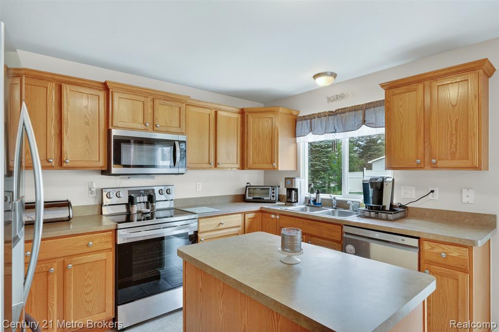 5265 Genesee Oaks Court, Grand Blanc, MI 48439 — Photo 18