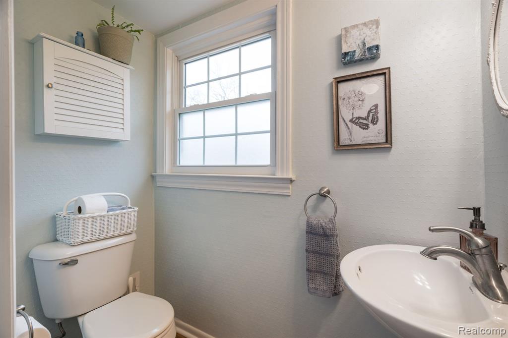 4855 CAROL Drive, Troy, MI 48085 — Photo 19