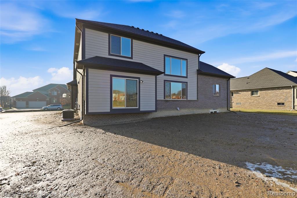 35701 Strongford Drive, New Baltimore, MI, 48047
