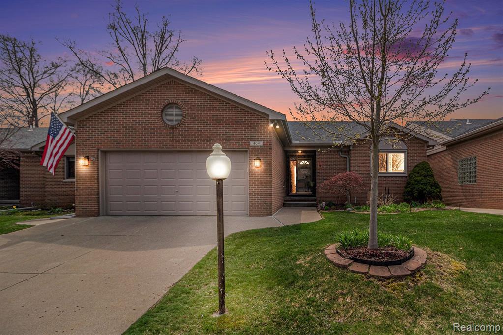 404 WALNUT Drive, 34, South Lyon, MI 48178 — Photo 2