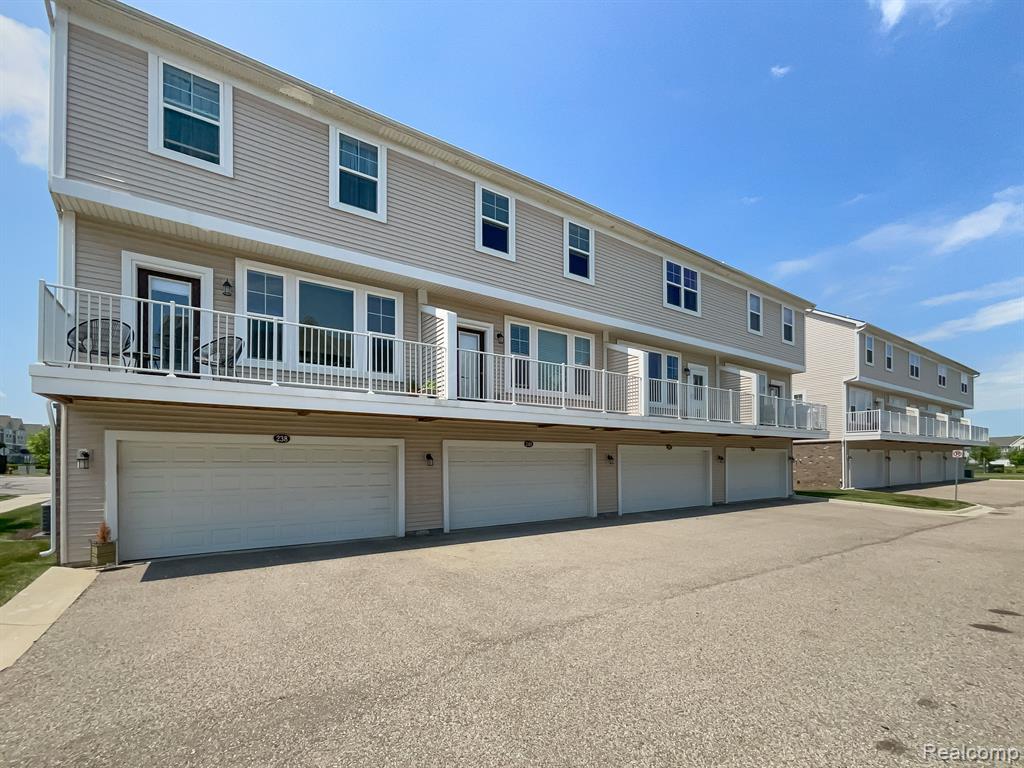242 CENTER Boulevard, Wixom, MI 48393 — Photo 7