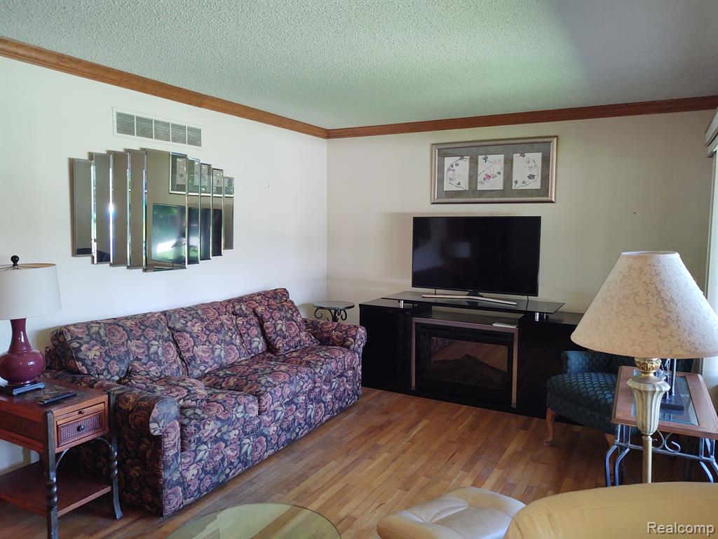 7460 FLICKINGER Drive, Shelby Twp, MI 48317 — Photo 10