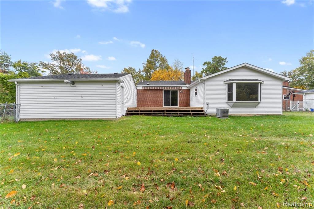 25146 Dallas Drive, Grosse Ile, MI 48138 — Photo 29