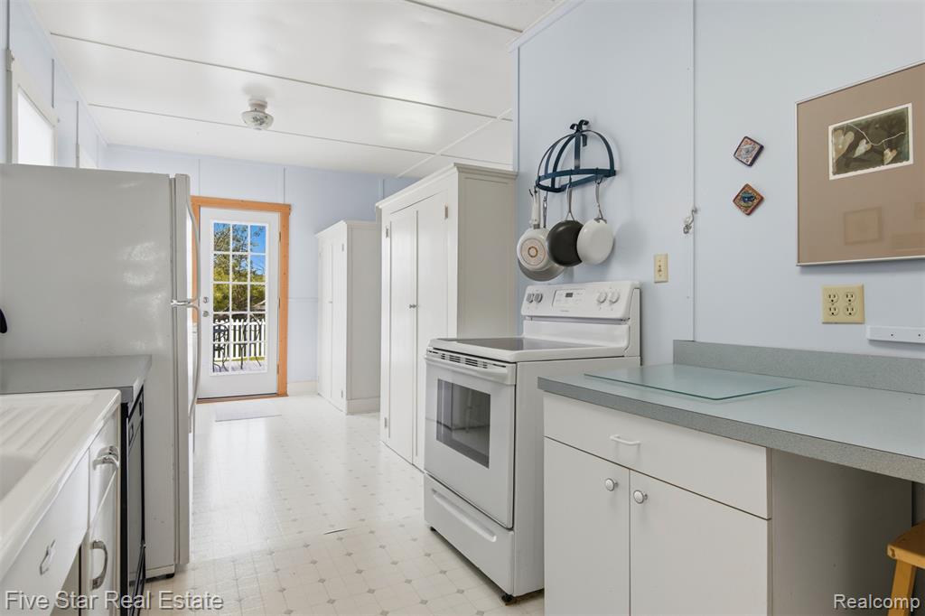 2588 Lakeview Road, Onekama, MI 49675 — Photo 14