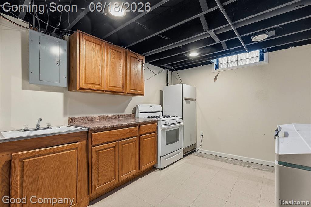 8246 Independence Drive, Sterling Heights, MI 48313 — Photo 20