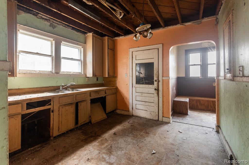9169 WARD Street, Detroit, MI 48228 — Photo 7
