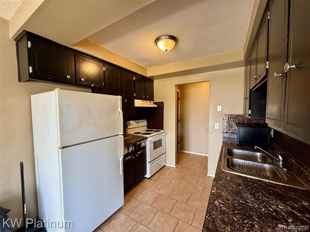 8214 24 Mile Road, Utica, MI 48316 — Photo 5