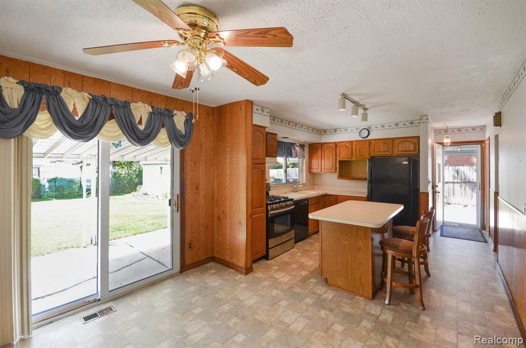 40509 Irval Drive, Sterling Heights, MI 48313 — Photo 9