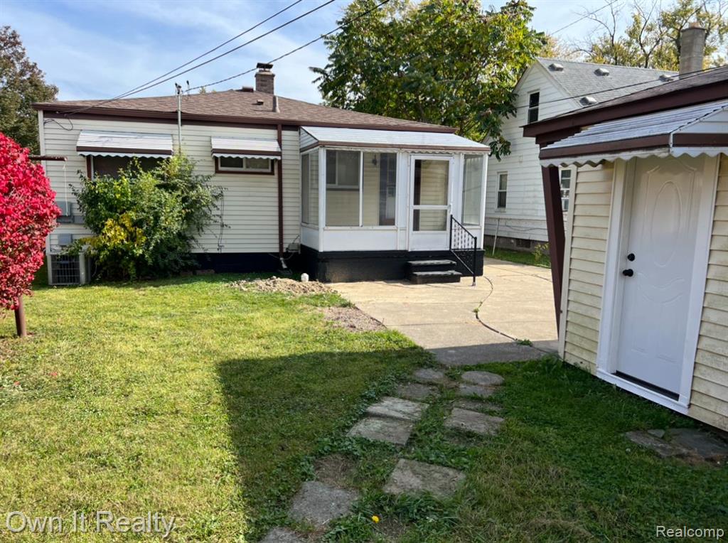 4976 BEDFORD Street, Dearborn Heights, MI 48125 — Photo 15