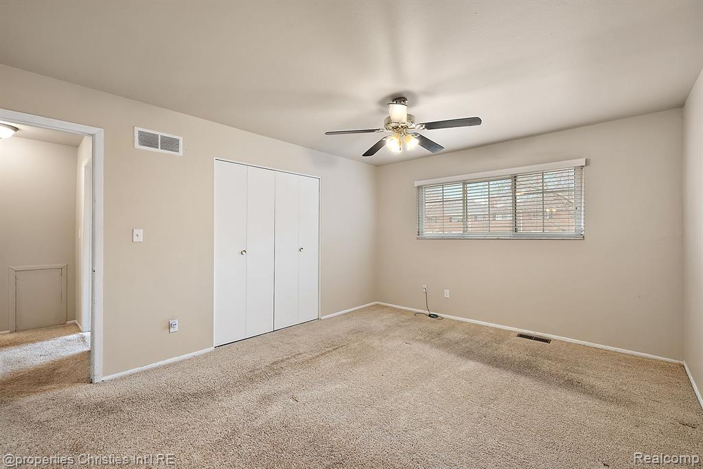 636 E FOX HILLS Drive, Bloomfield Hills, MI 48304 — Photo 21