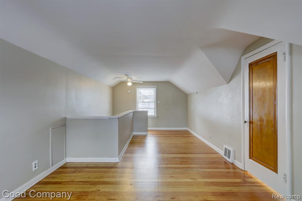 8460 Kenberton Drive, Oak Park, MI 48237 — Photo 32