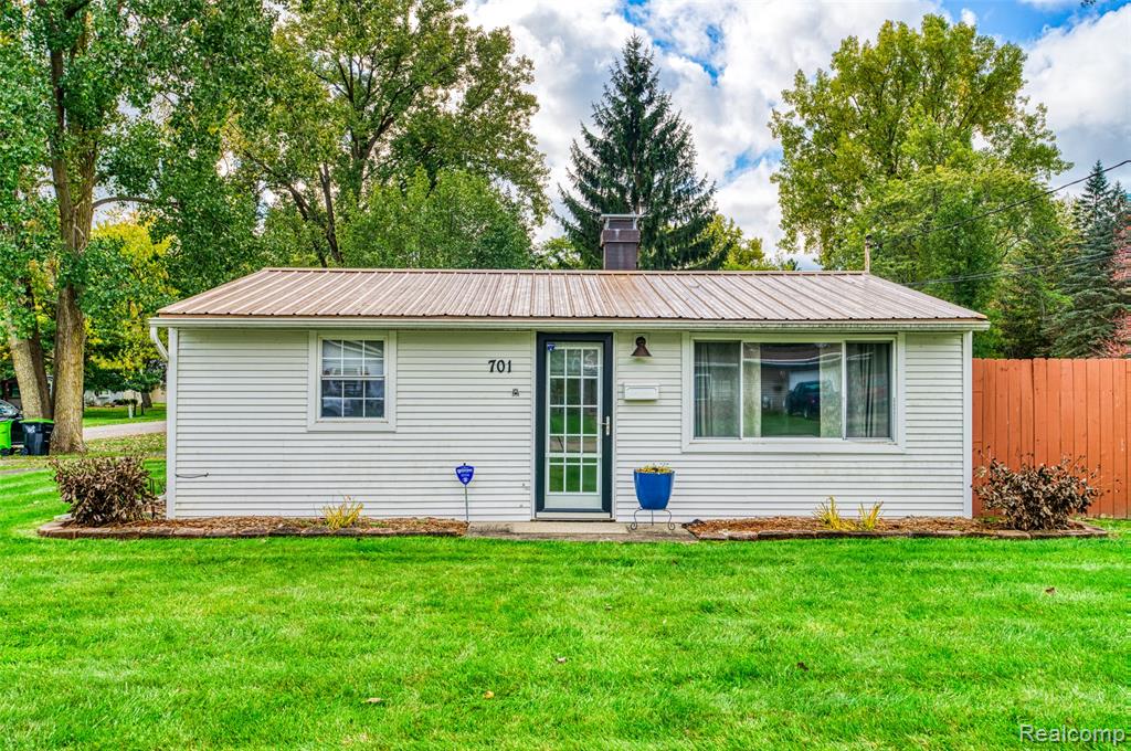 701 MARY Court, Fenton, MI 48430 — Photo 3