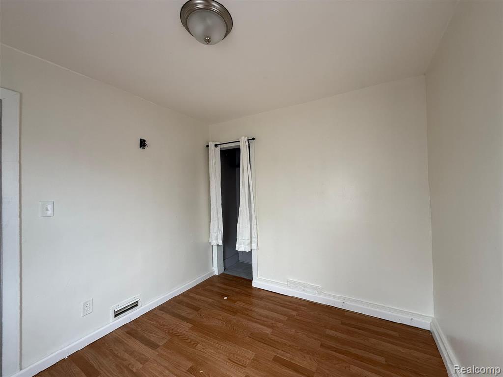 8209 Orchard Avenue, Warren, MI 48089 — Photo 9